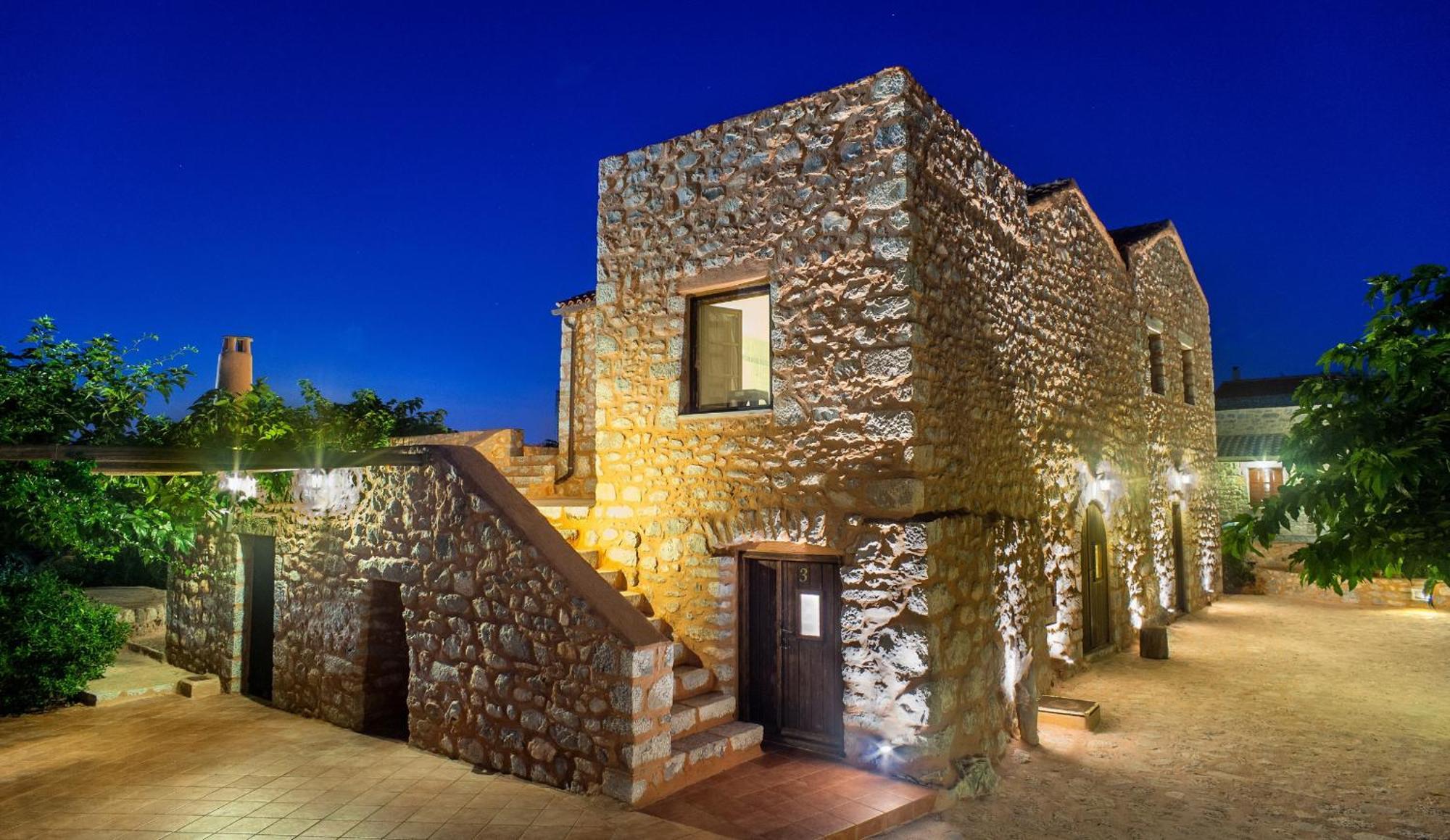 Guesthouse Toxotis Pyrgos Dirou Exterior photo